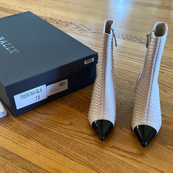 Bally Cream and Black Boots - Picture 2 of 6